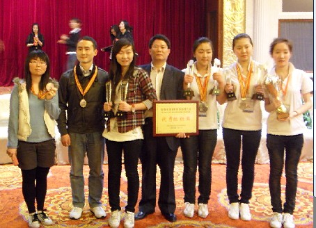 在全國(guó)速錄大賽中，金亞偉速記集團(tuán)榮獲個(gè)人大獎(jiǎng)、團(tuán)隊(duì)優(yōu)秀獎(jiǎng)“雙豐收”