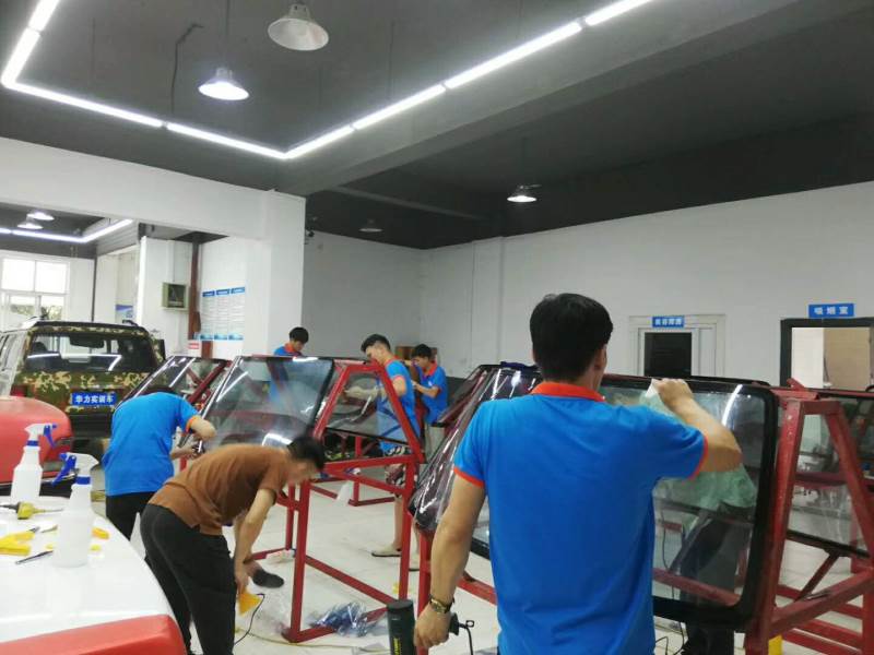 汽車學員實操現(xiàn)場