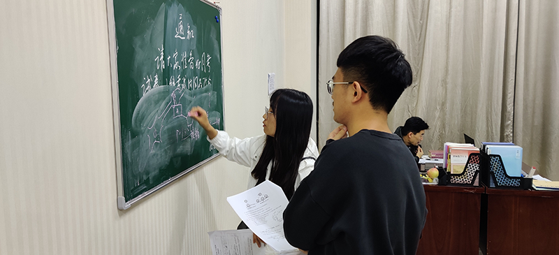 學生上講臺